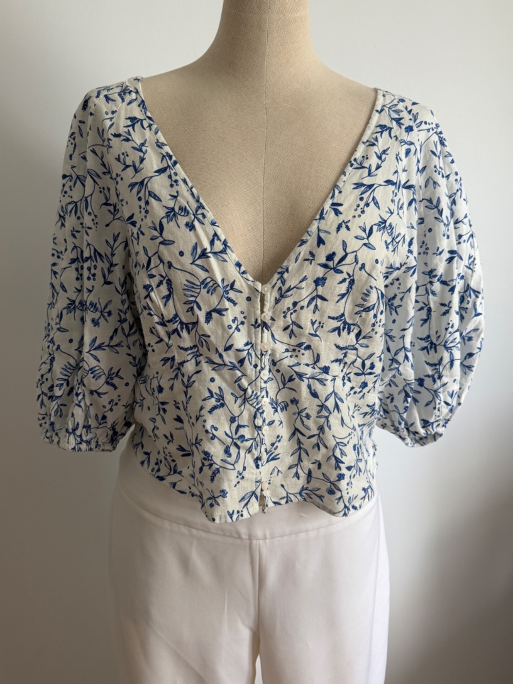 H&M - White and Blue Floral Linen Cropped Blouse